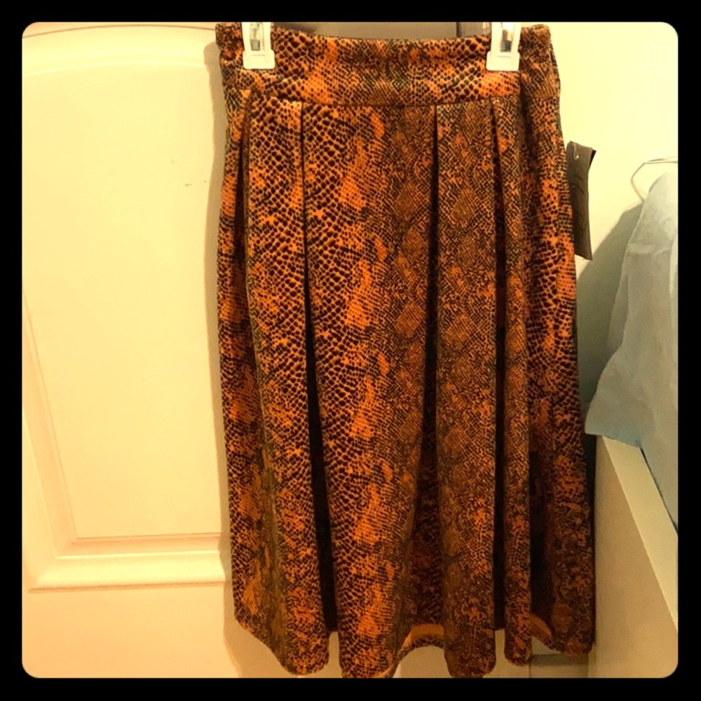 Beautiful material skirt with a lizard look